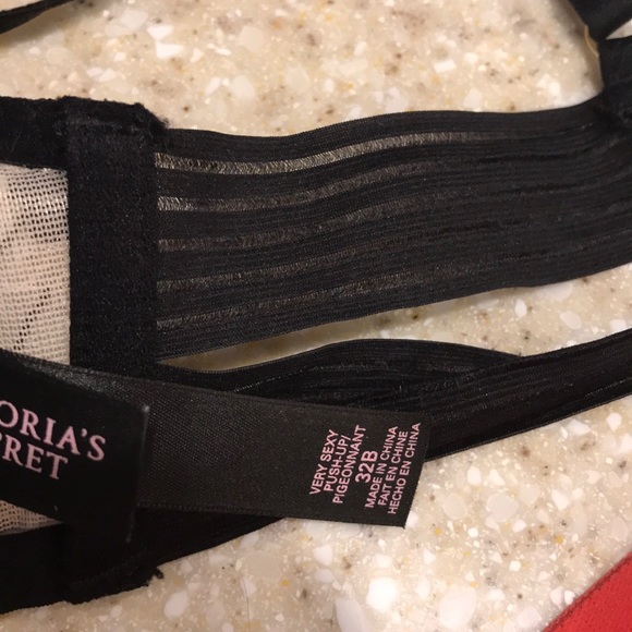 Victoria secret Bras. 32b - Picture 3 of 4